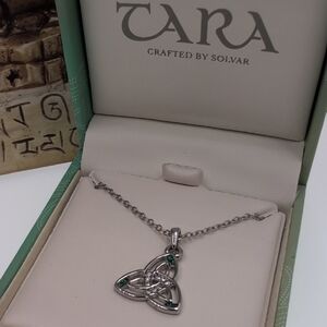 Solvar Tara Silver and Green Trinity Knot Necklace